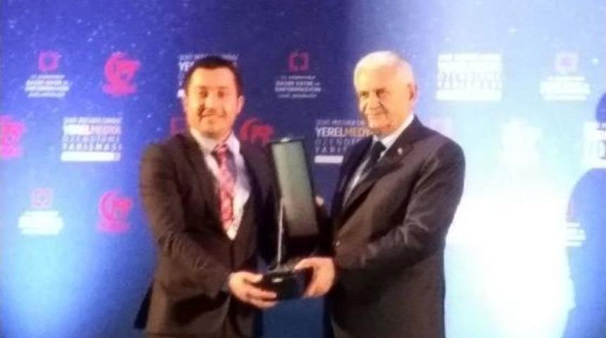 Hayati Kanat, Birincilik &Ouml;d&uuml;l&uuml;n&uuml; Başbakan Yıldırım&rsquo;dan Aldı