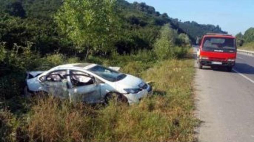 Sakarya&rsquo;da Trafik Kazası: 2 &Ouml;l&uuml;, 3 Yaralı