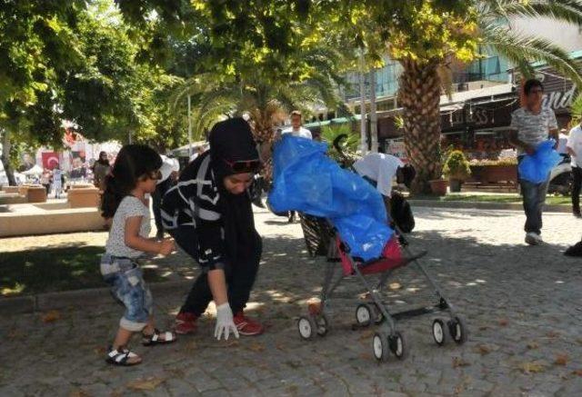 Yalova Belediye Başkanı, Suriyelilerle Çöp Topladı