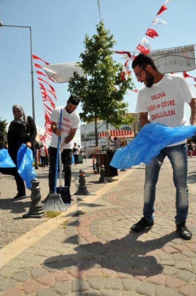 Yalova Belediye Başkanı, Suriyelilerle Çöp Topladı