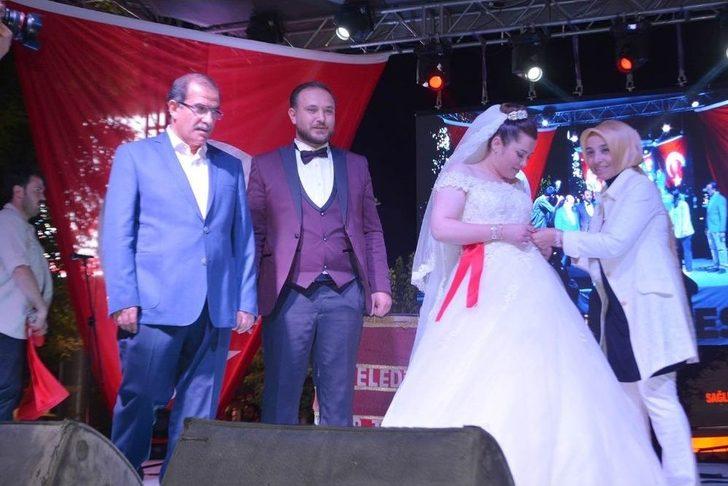 Nikah Masasından Demokrasi Meydanına G5