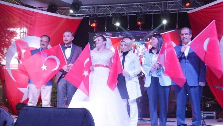 Nikah Masasından Demokrasi Meydanına G2