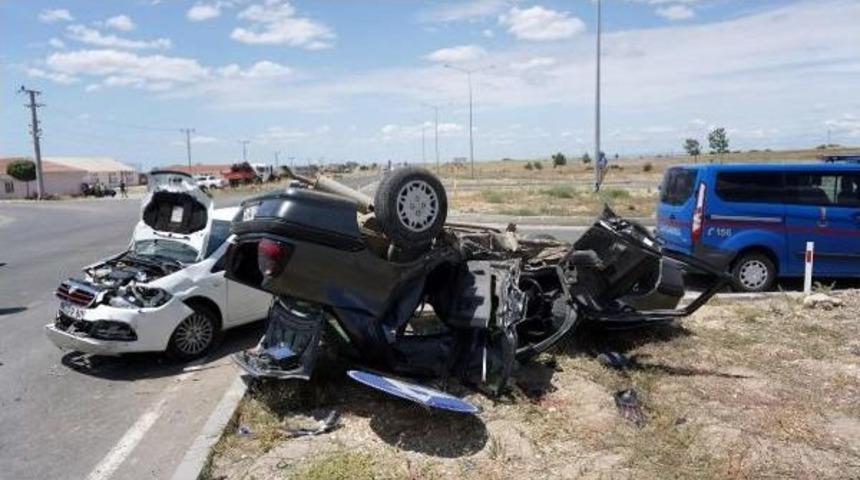 Edirne'de 2 Otomobil &Ccedil;arpıştı: 6 Yaralı