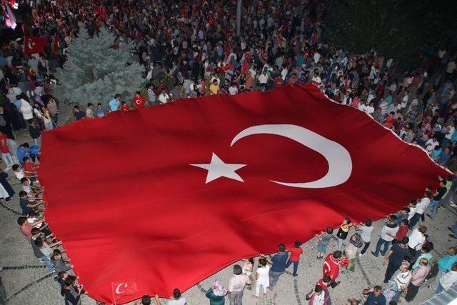 15 Temmuz’un Yıldönümünde Akşehirliler Demokrasi Nöbeti Tuttu