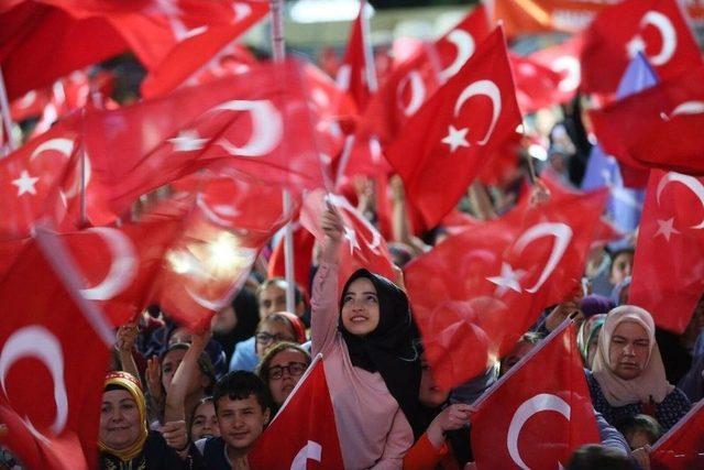 Şehitler Anıtı’nın Açılışı Bağcılar’da Canlı İzletildi