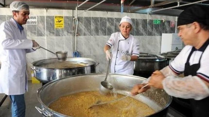 15 Temmuz Şehitleri İ&ccedil;in 40 Bin Kişiye Helva Dağıtıldı