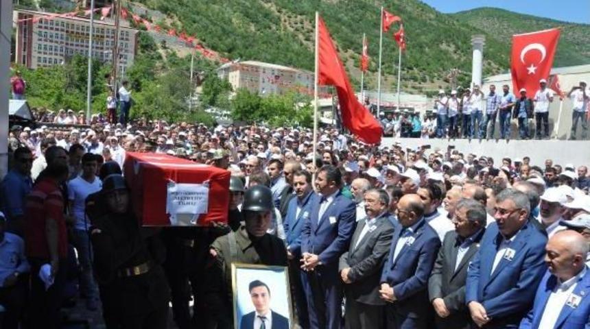 Şehit &Ouml;ğretmen Necmettin Yılmaz, G&ouml;zyaşlarıyla Uğurlandı