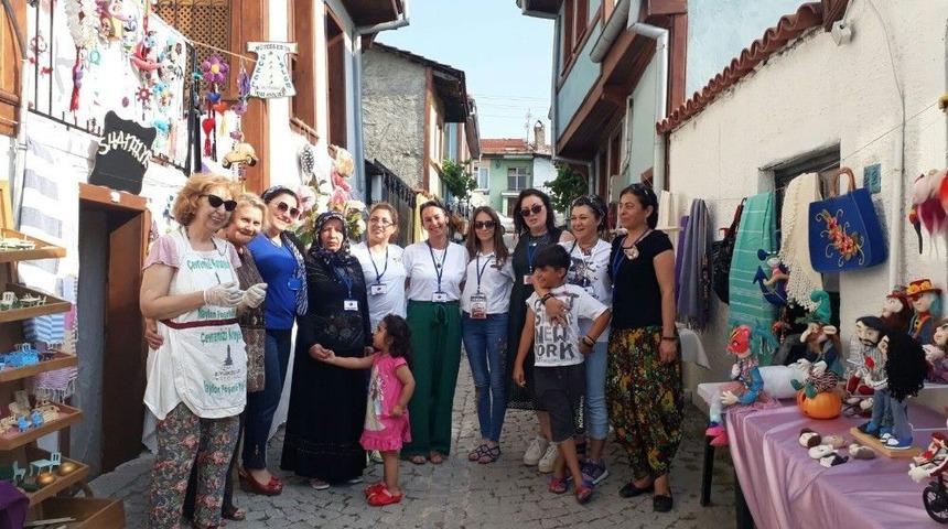 Tarihi Sokakta El Emeği &Uuml;r&uuml;nler Sergilendi
