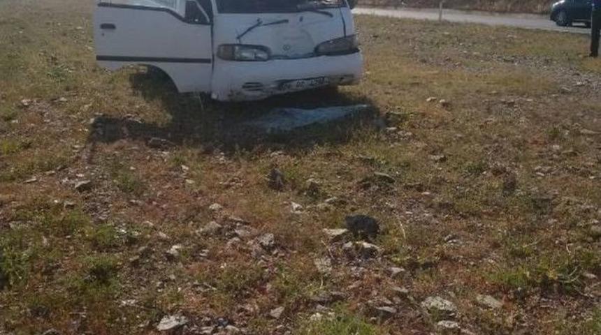 Trafik Polisi, Denetim Noktasında Minib&uuml;s&uuml;n &Ccedil;arpması Sonucu Şehit Oldu