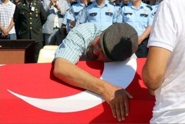 Şehit Polis Battal Yıldız'a Görev Yaptığı Ilçe Emniyet Müdürlüğünde Tören Düzenlendi