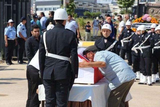 Şehit Polis Battal Yıldız'a Görev Yaptığı Ilçe Emniyet Müdürlüğünde Tören Düzenlendi