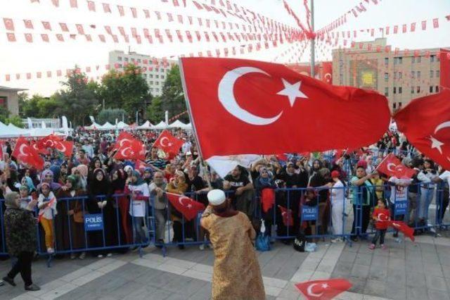 Eskişehir'de Vilayet Meydanı'nda 15 Temmuz Etkinliği