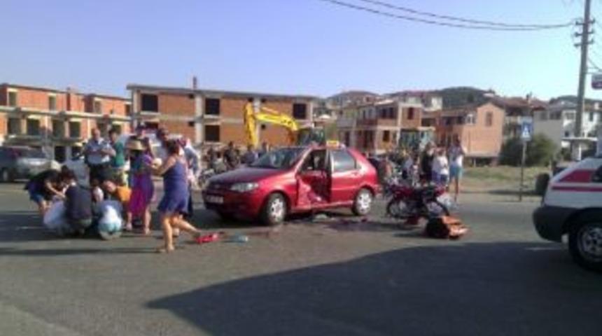 İzmir&rsquo;de Otomobil İle Motosiklet &Ccedil;arpıştı: 1 &Ouml;l&uuml;, 2 Yaralı