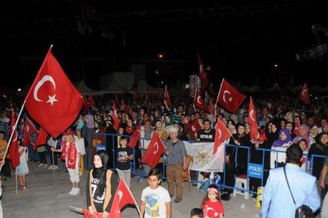 Eskişehir de Vilayet Meydanı nda 15 Temmuz Etkinliği (2) 2