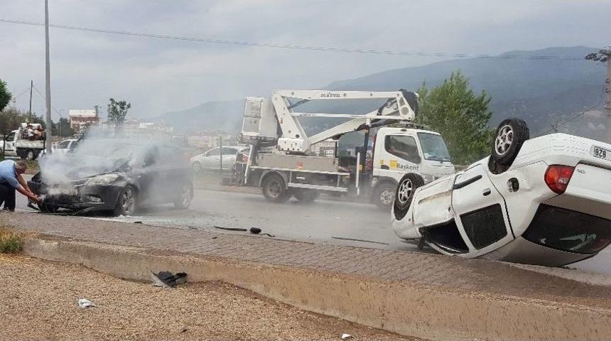 Karab&uuml;k&rsquo;te İki Ayrı Trafik Kazası: 3 Yaralı