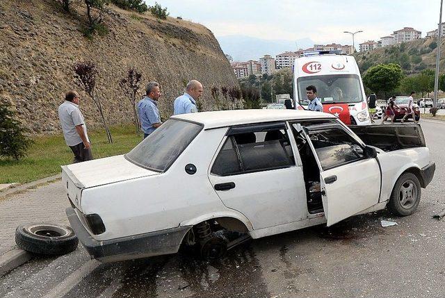 Karab&uuml;k&rsquo;te İki Ayrı Trafik Kazası: 3 Yaralı 3