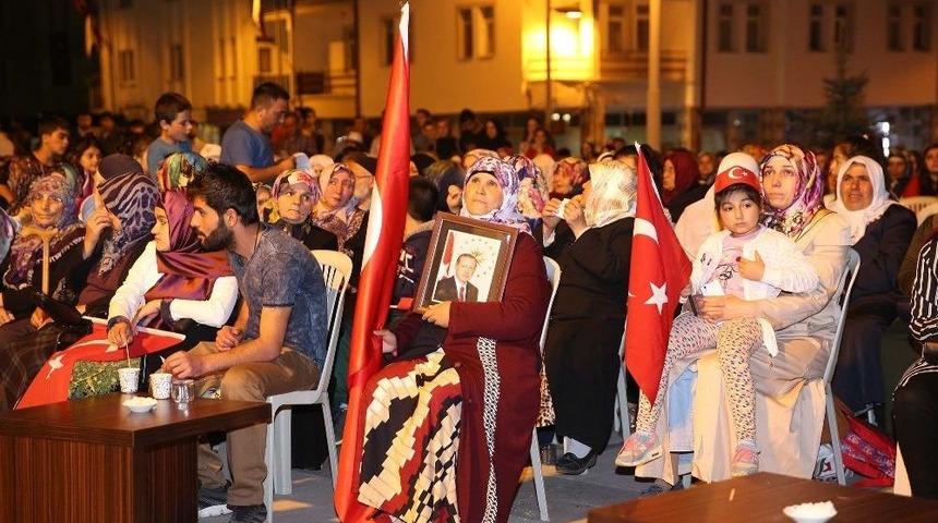 Akdağmadeni&rsquo;de Vatandaşlar 15 Temmuz N&ouml;beti İ&ccedil;in Meydanlara İndi