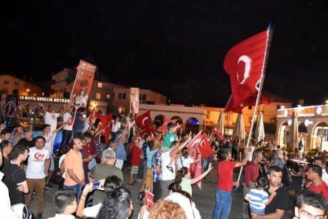 Marmaris'te Demokrasi Nöbeti Devam Ediyor