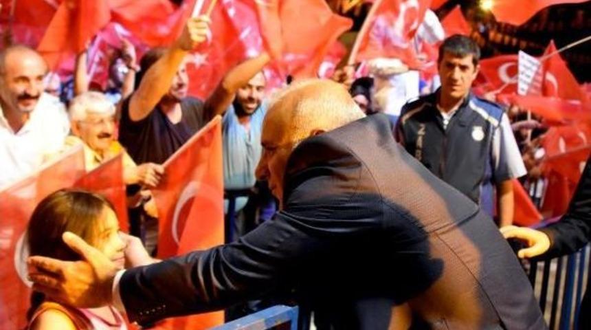 Van'da Demokrasi N&ouml;beti S&uuml;r&uuml;yor