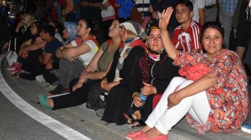 Sivas Demokrasi N&ouml;betine Devam Etti