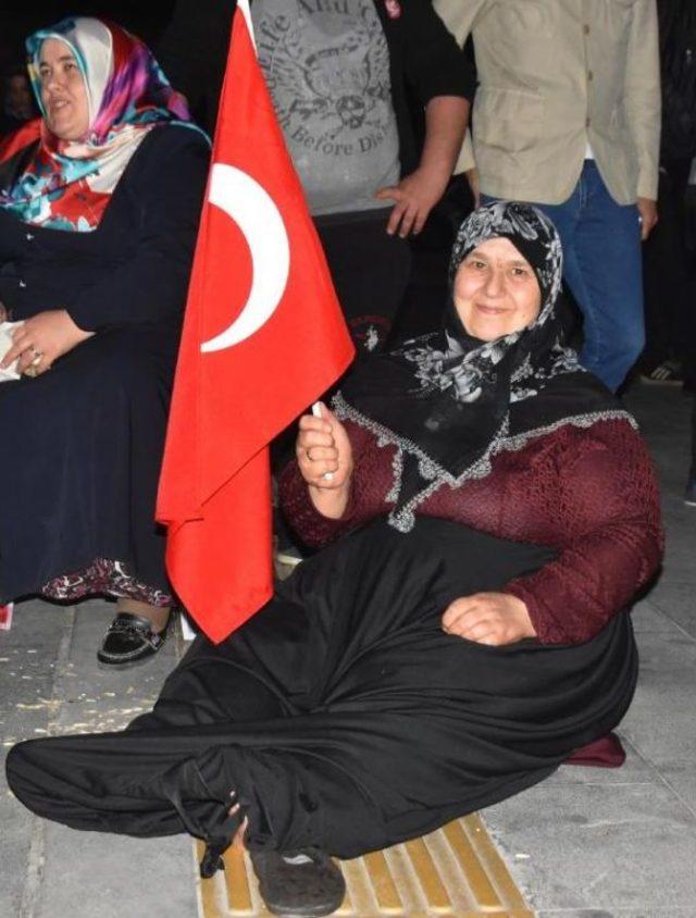 Sivas Demokrasi N&ouml;betine Devam Etti 2