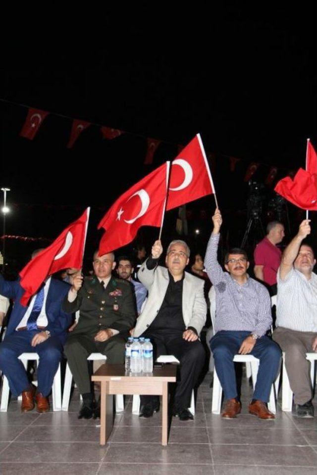 Manisa da Mehter Eşliğinde Demokrasi N&ouml;beti 1