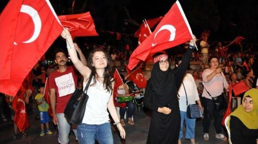 Antalya&rsquo;Da Demokrasi N&ouml;beti