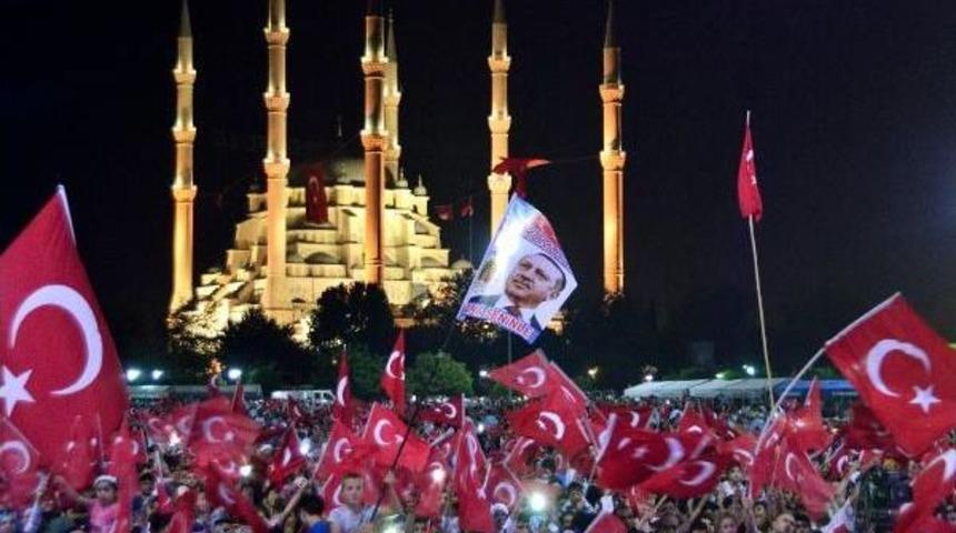 Adanalılar 15 Temmuz Şehitleri Ve Demokrasi I&ccedil;in N&ouml;bet Tuttu