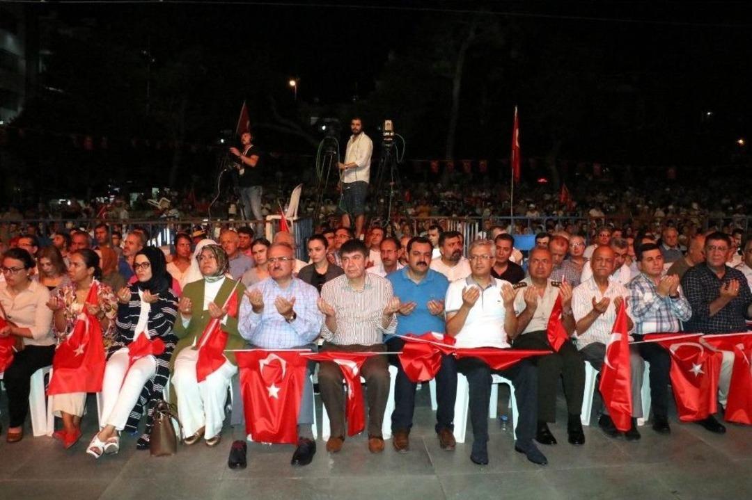 Demokrasi N&ouml;betinin İkinci G&uuml;n&uuml;nde Antalya&rsquo;da Meydanlar Boş Kalmadı
