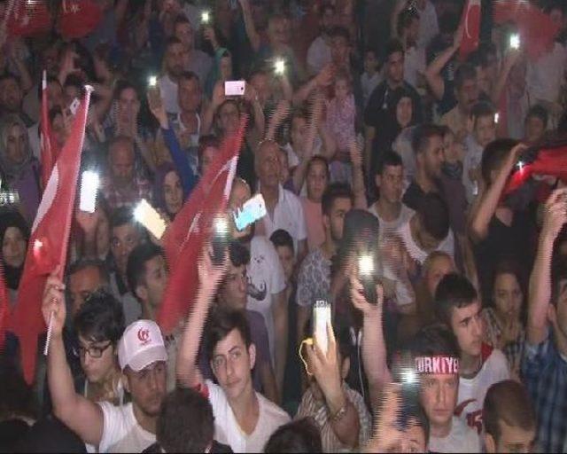 Taksim Meydanı nda Demokrasi N&ouml;beti 2