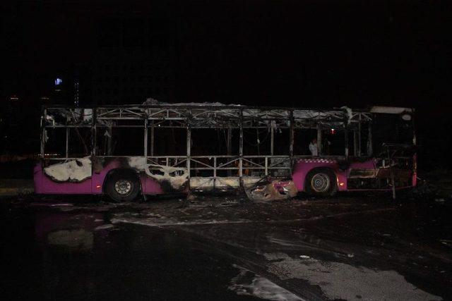 Kağıthane’de Halk Otobüsü Alev Alev Yandı