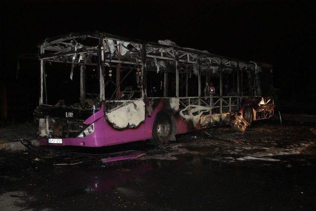 Kağıthane&rsquo;de Halk Otob&uuml;s&uuml; Alev Alev Yandı 3