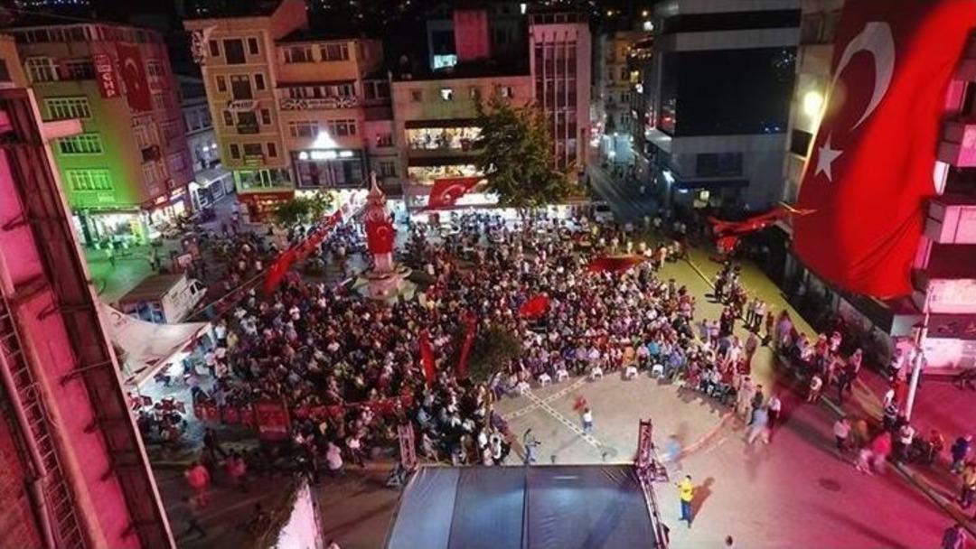 Demokrasi N&ouml;betinde Birlik Ve Beraberlik Vurgusu