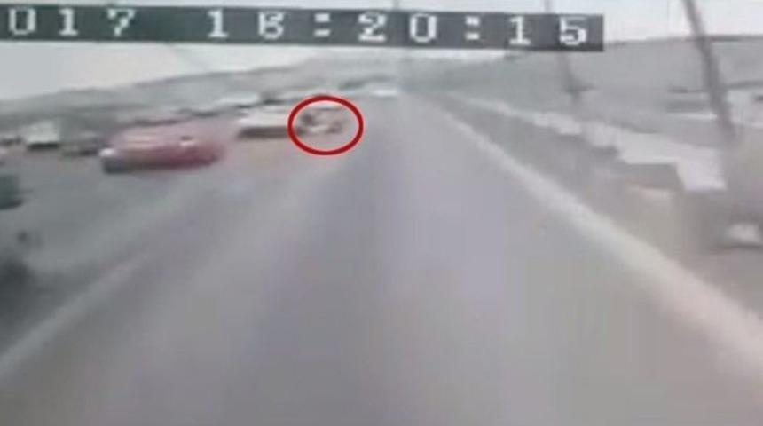 (&ouml;zel Haber) İntihar İ&ccedil;in Geldiği Taksi K&ouml;pr&uuml;de Durmayınca, Seyir Halindeki Taksiden Atladı