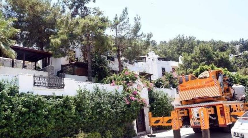 Bodrum'da Site Sakinlerinden Ağa&ccedil; Kesimine Tepki