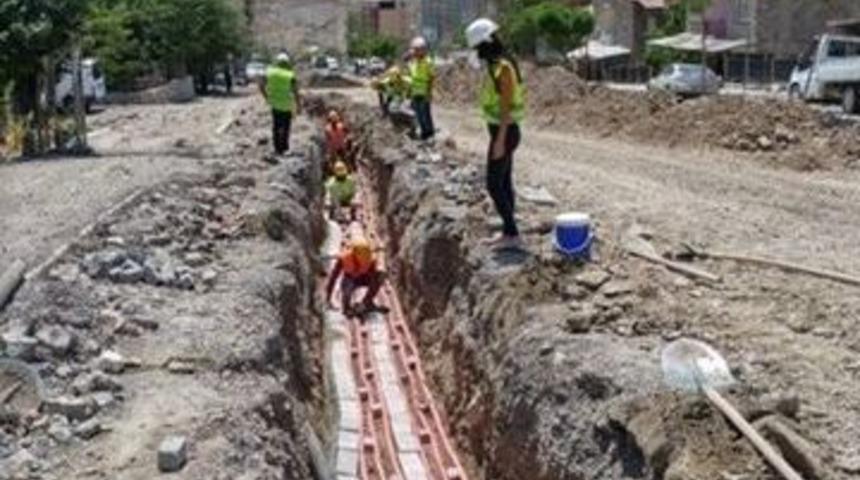 Hakkari&rsquo;de Elektrik Hatları Yer Altına Alınıyor
