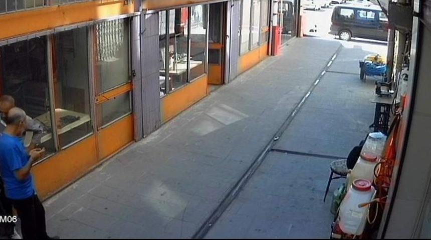 (&ouml;zel Haber) Bebek Arabasından Kadın &Ccedil;antası &Ccedil;aldılar