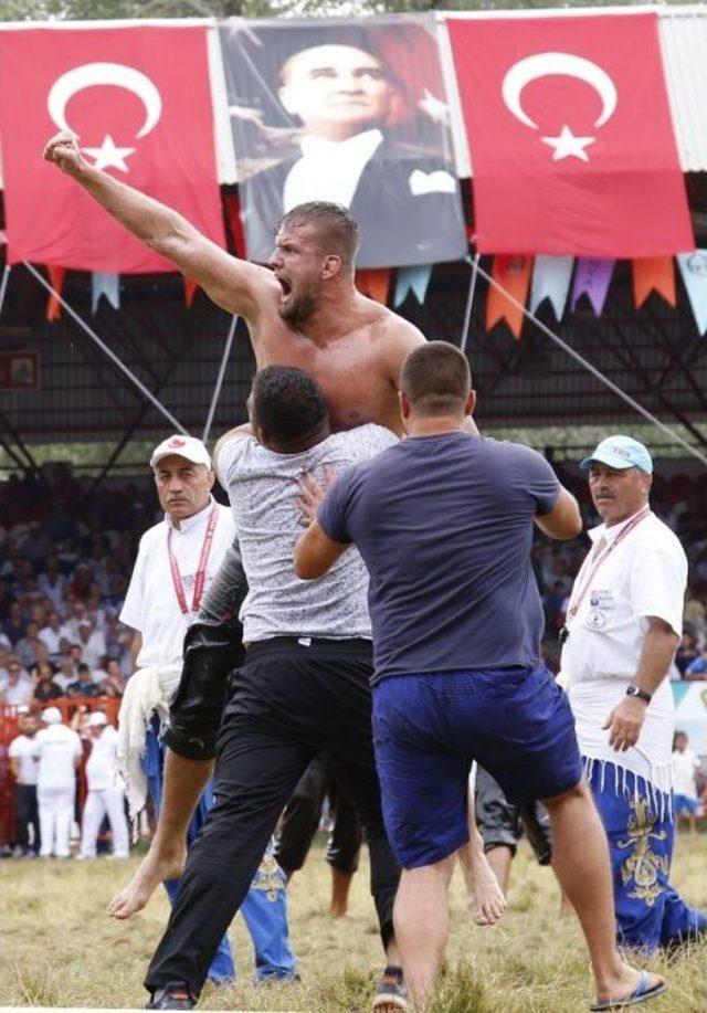 Döşemealtı, Kırkpınar’da İki Başpehlivan Çıkardı