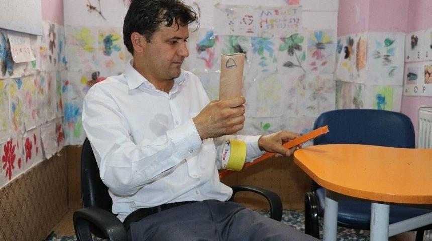 Gaziantep&rsquo;te Yuvadan D&uuml;şen Kuş İlgin&ccedil; Bir Y&ouml;ntemle Yeniden Yuvasına Yerleştirildi