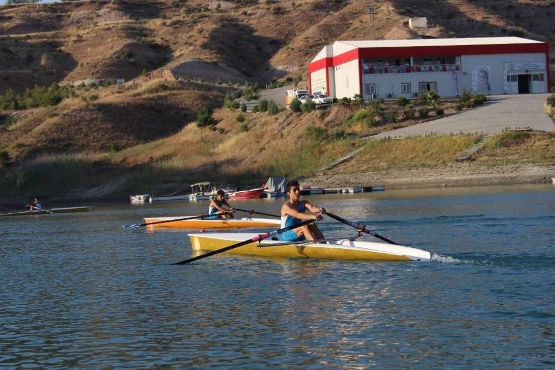 K&uuml;rek Sporcuları Şehitler Ve Gaziler İ&ccedil;in K&uuml;rek &Ccedil;ekti