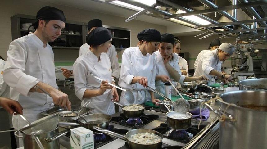 D&uuml;nya Lezzetlerine Yolculuk İzmir Ekonomi&rsquo;den Başlıyor