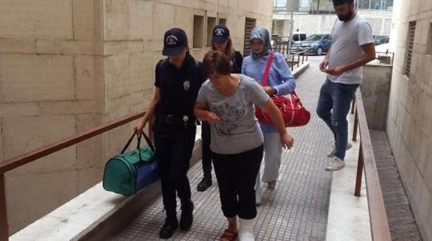 Fet&ouml; Ş&uuml;phelisi Kadın &Ouml;ğretmen Polisten Ka&ccedil;arken Ayağını Kırdı