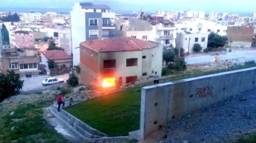 S&ouml;ke&rsquo;de Boş Binada &Ccedil;ıkan Yangın Kokuttu