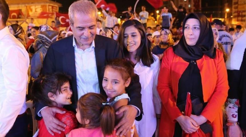 Demirkol, Meydanı Dolduran Binlere Teşekk&uuml;r Etti