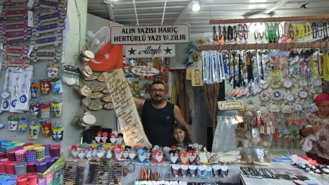 Her T&uuml;rl&uuml; Malzemeye Yazı Yazıyor