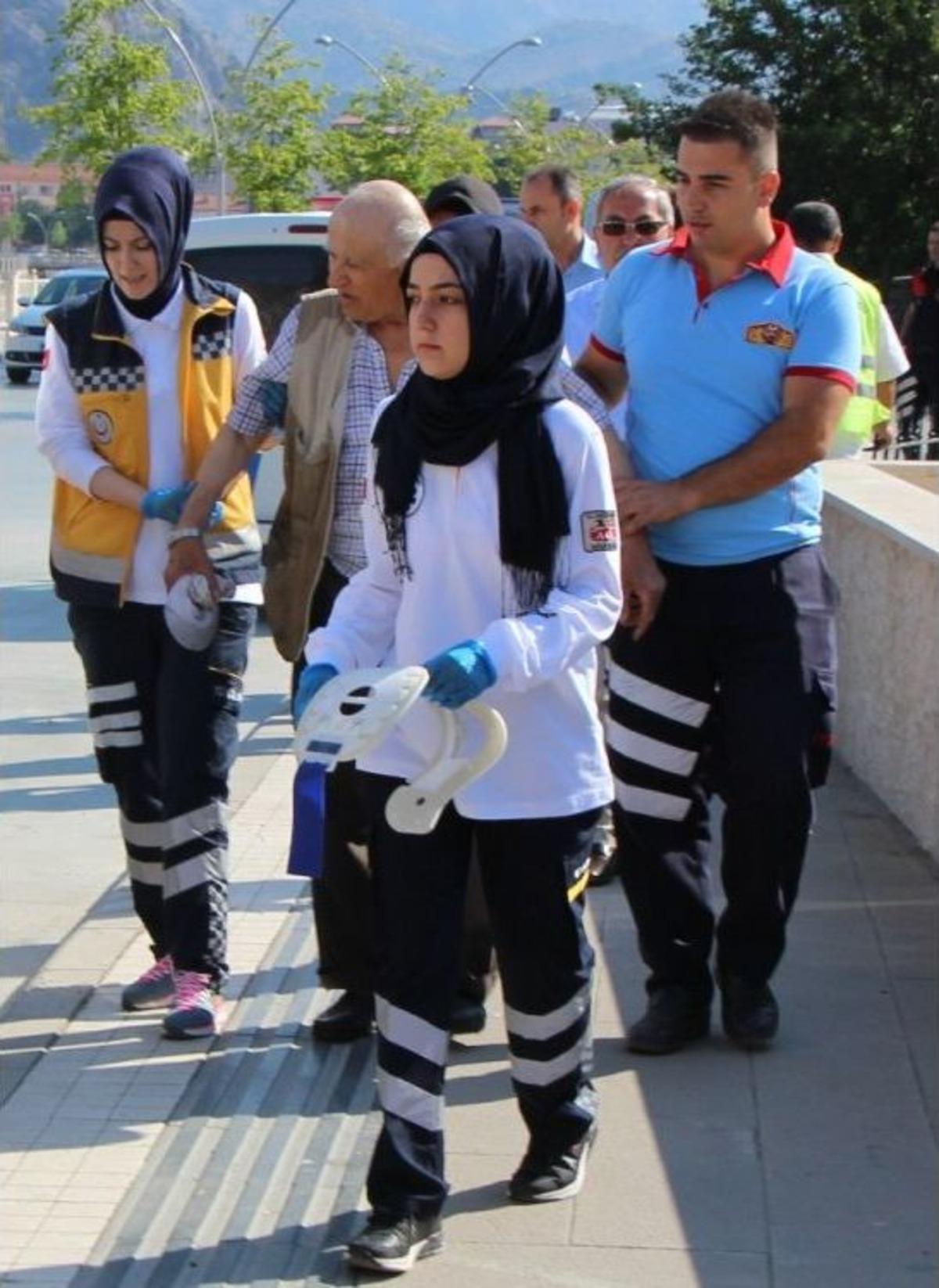 Kuşlar İ&ccedil;in Kazları Kovalarken Hastanelik Oldu