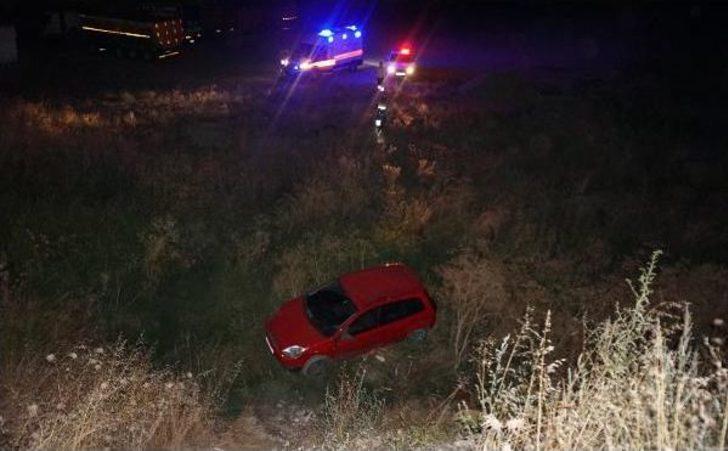 7 Metreden Şarampole Yuvarlanan Otomobilin Sürücüsü Hafif Yaralandı
