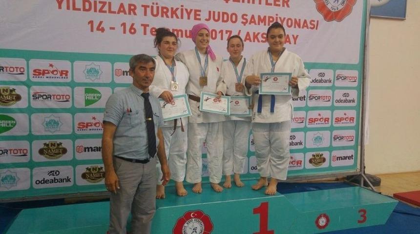 Judoda T&uuml;rkiye Şampiyonu Yunusemre&rsquo;den