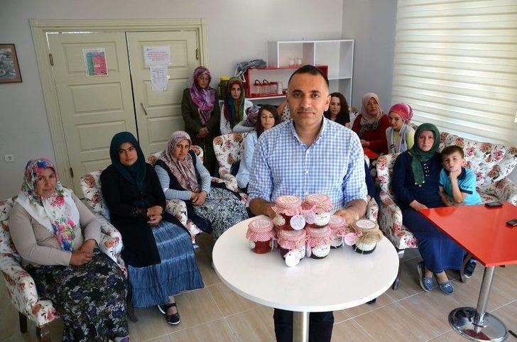 Ev Hanımları Cevizden Sonra Organik Çam Kozalağı Reçeli Üretimine Başladı G5