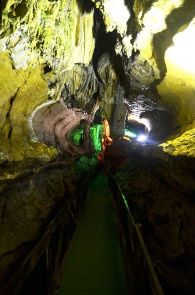Dünyanın En Uzun İkinci Mağarasına Ziyaretçi Akını
